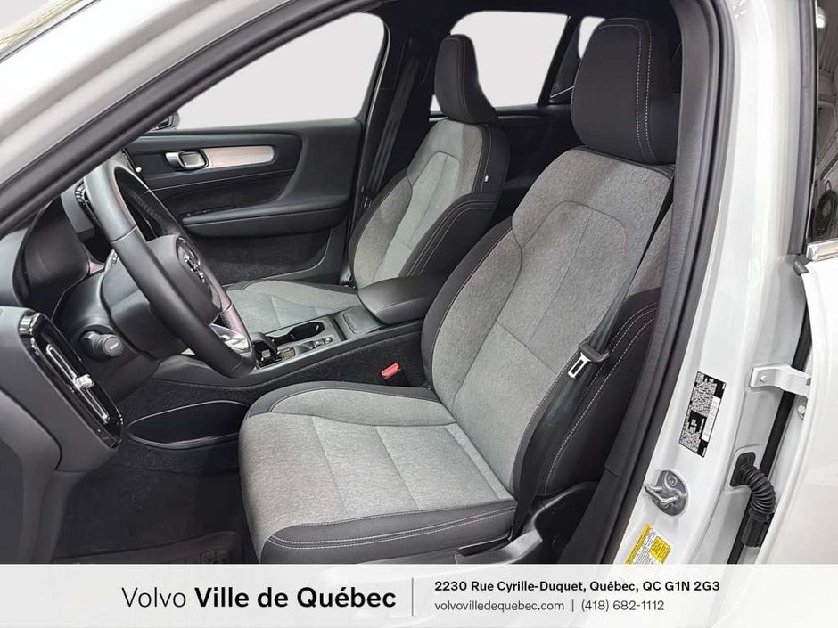 2024 Volvo XC40 B5 - Core-10