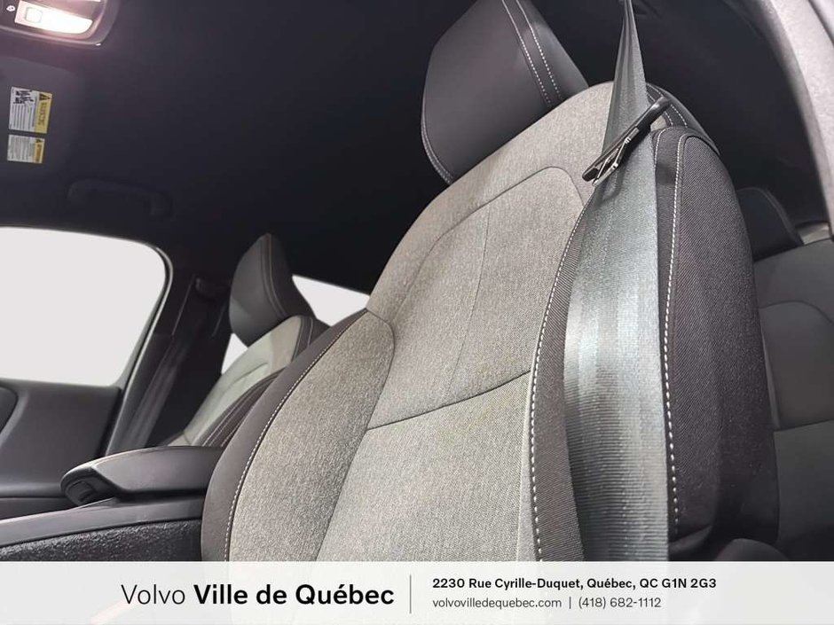 2024 Volvo XC40 B5 - Core-1