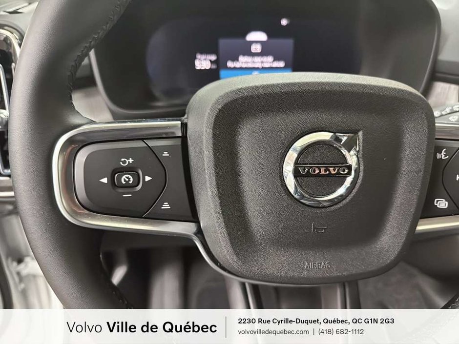 2025 Volvo XC40 B5 - Core-13