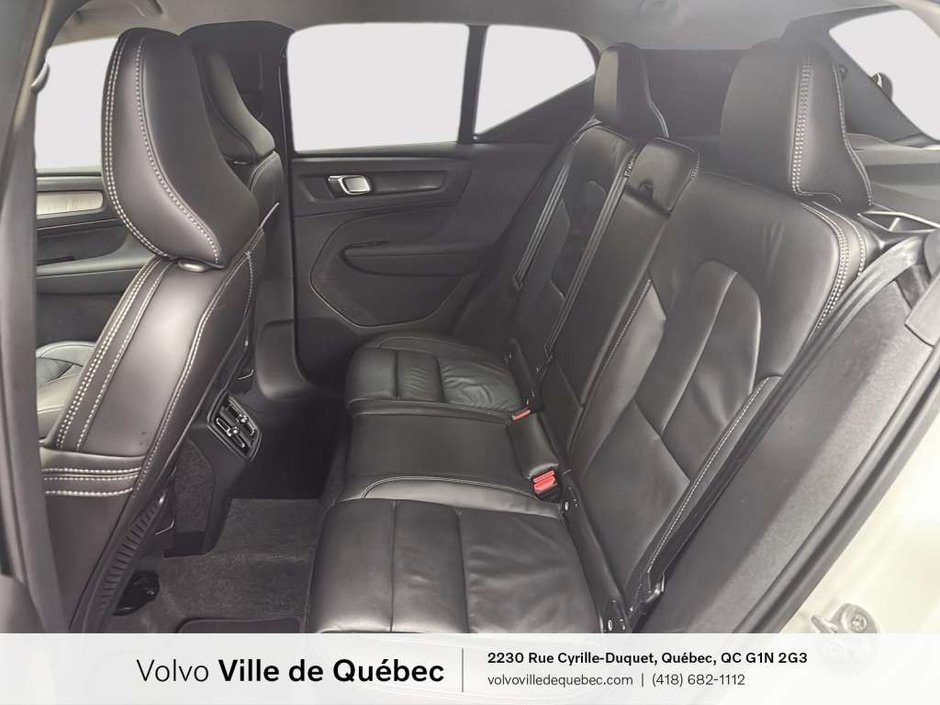 2025 Volvo XC40 B5 - Core-9