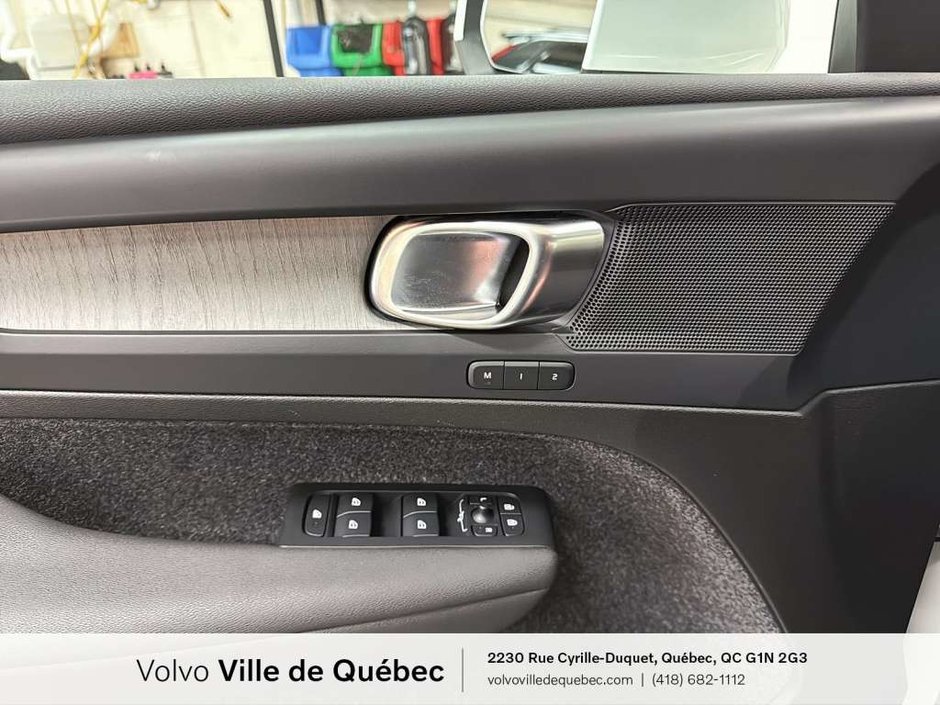 2025 Volvo XC40 B5 - Core-18