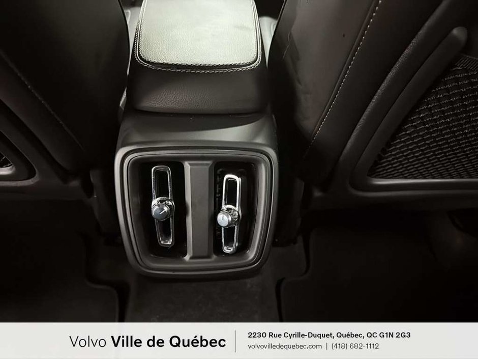 2025 Volvo XC40 B5 - Core-10