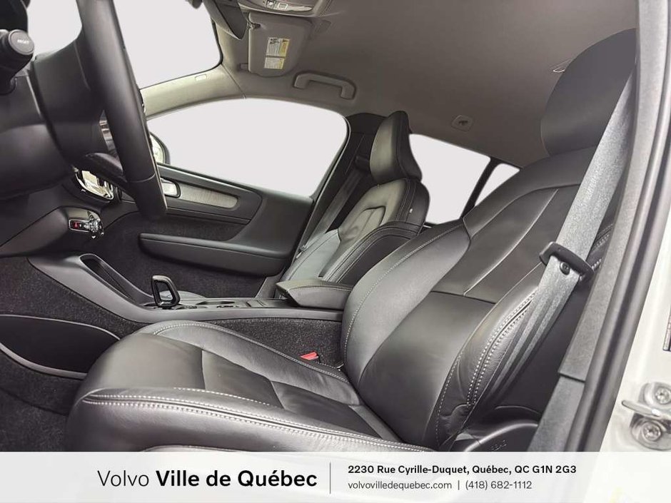 2025 Volvo XC40 B5 - Core-8