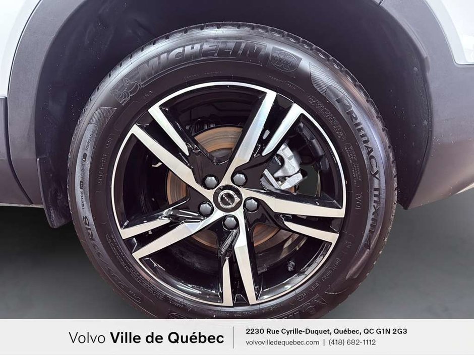 2025 Volvo XC40 B5 - Core-6