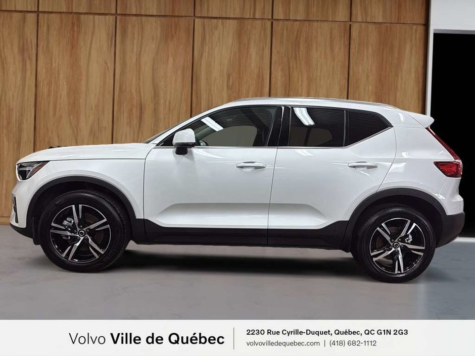 2025 Volvo XC40 B5 - Core-5