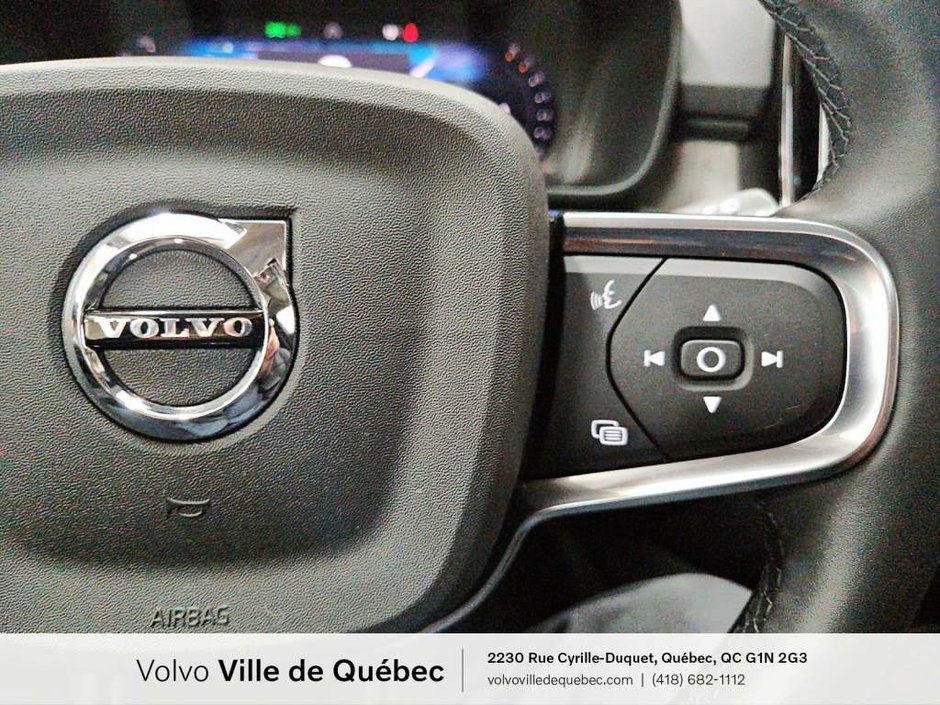 2025 Volvo XC40 B5 - Core-16