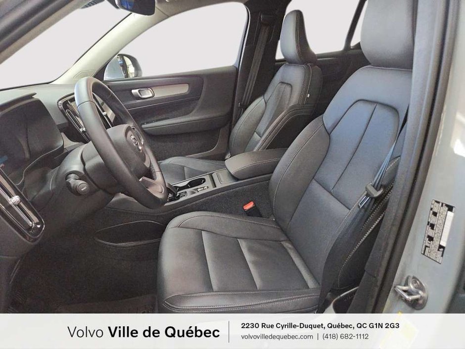 2025 Volvo XC40 B5 - Core-1