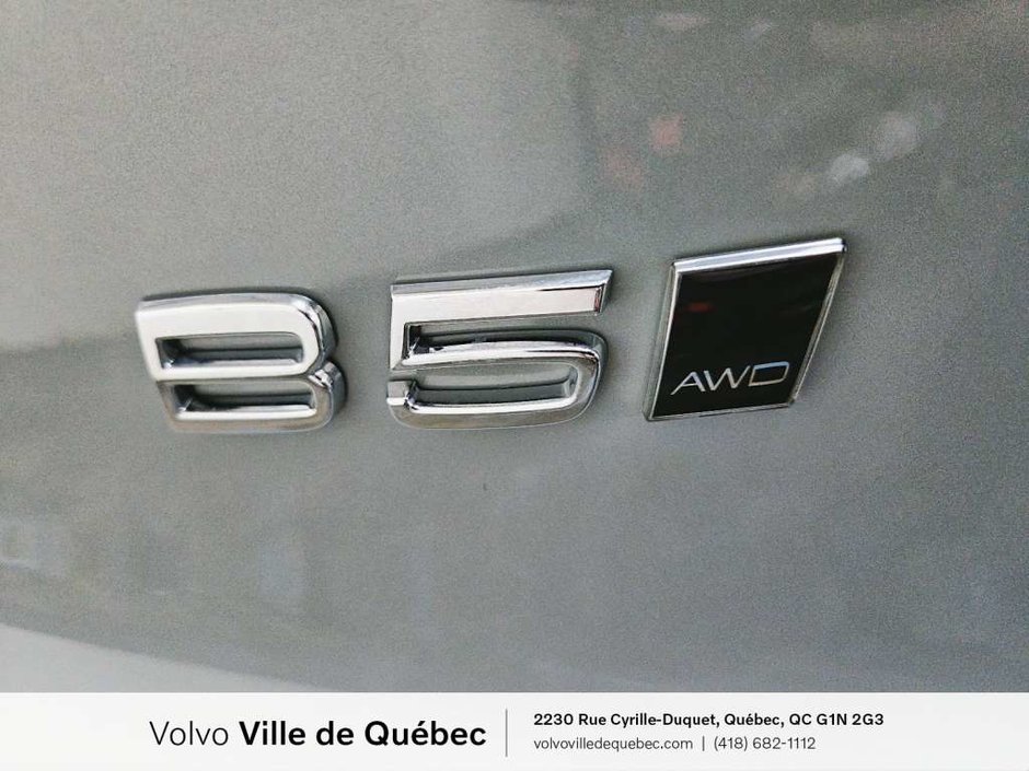 2025 Volvo XC40 B5 - Core-9