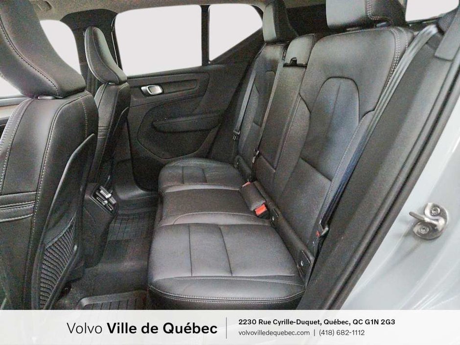 2025 Volvo XC40 B5 - Core-12