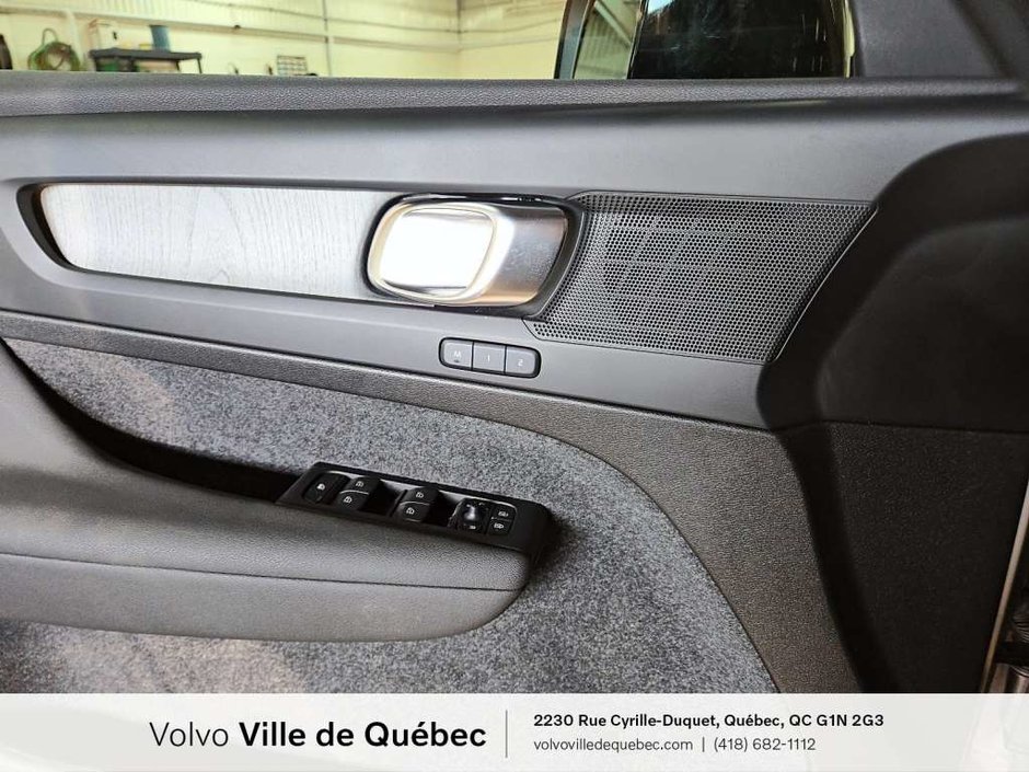 2025 Volvo XC40 B5 - Plus-23