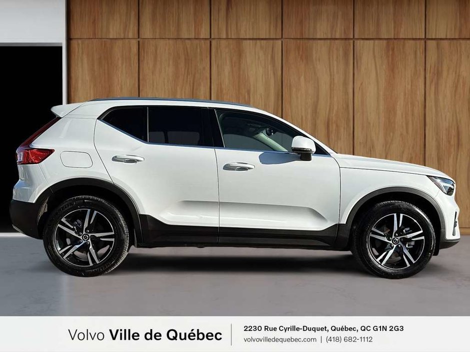 2025 Volvo XC40 B5 - Core-4