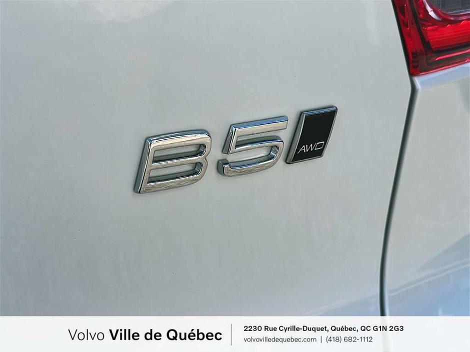 2025 Volvo XC40 B5 - Core-9