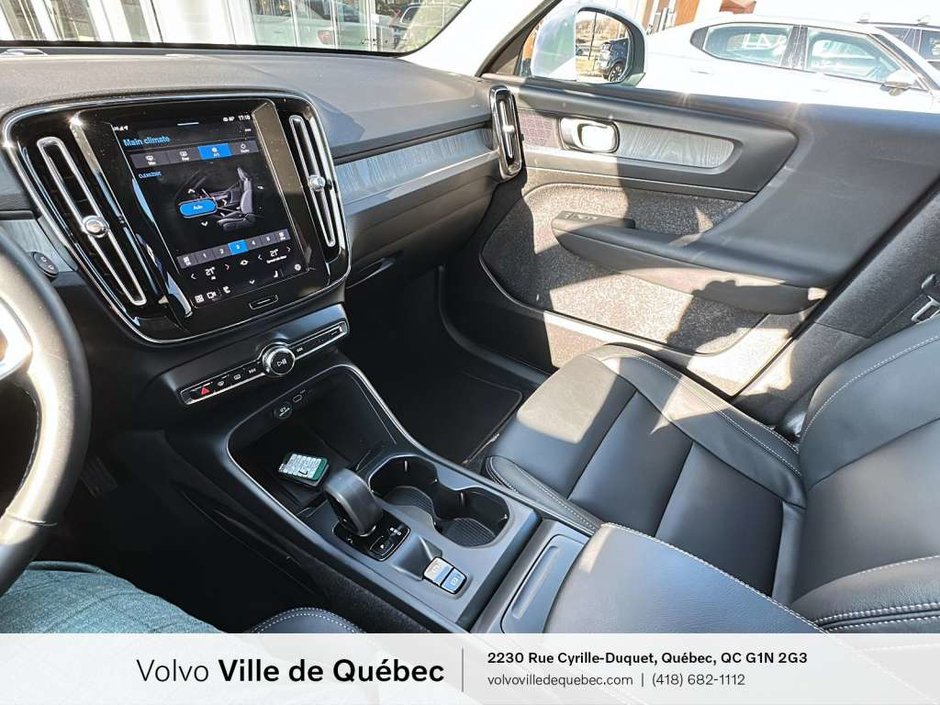 2025 Volvo XC40 B5 - Core-22