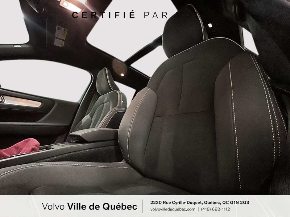 2026 Volvo XC40 B5 - Ultra Black Ed-8