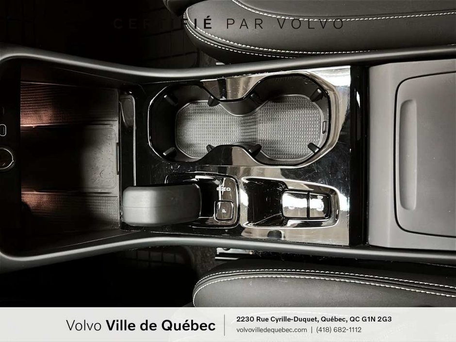 2026 Volvo XC40 B5 - Ultra Black Ed-17
