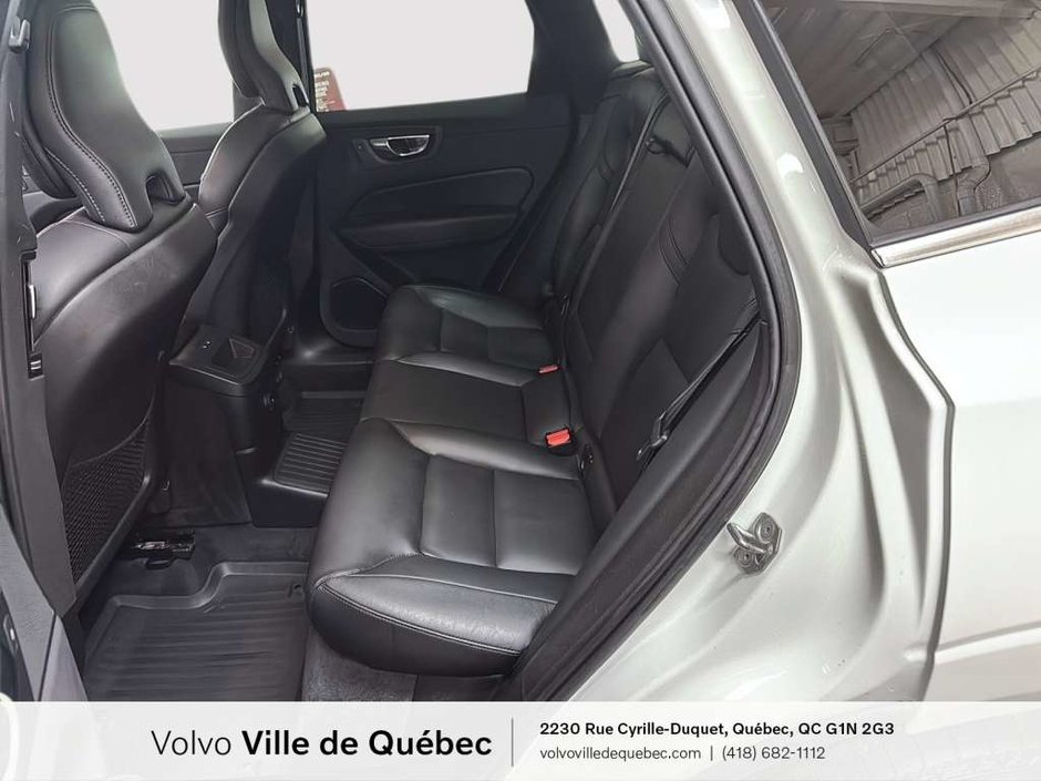 2022 Volvo XC60 Inscrptn Expr Rchrg-12