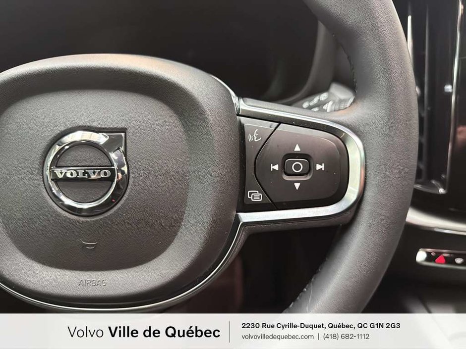 Volvo XC60 Inscrptn Expr Rchrg 2022-16