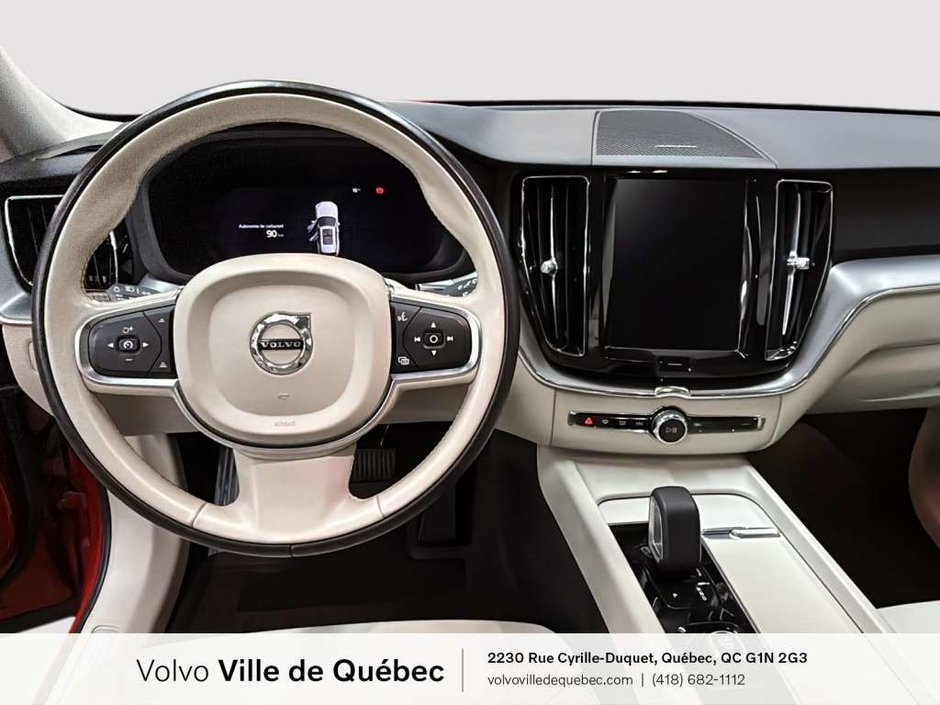 Volvo XC60 Momentum 2022-13