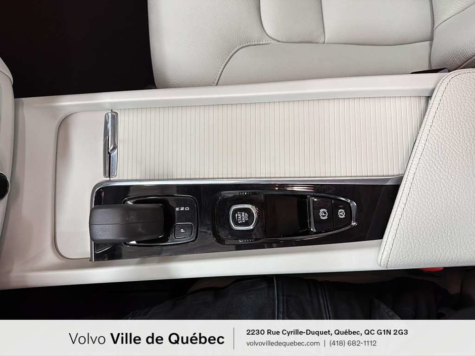 Volvo XC60 Momentum 2022-21
