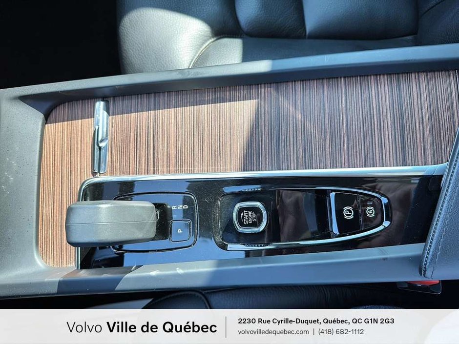 2023 Volvo XC60 Plus Dark B6-17