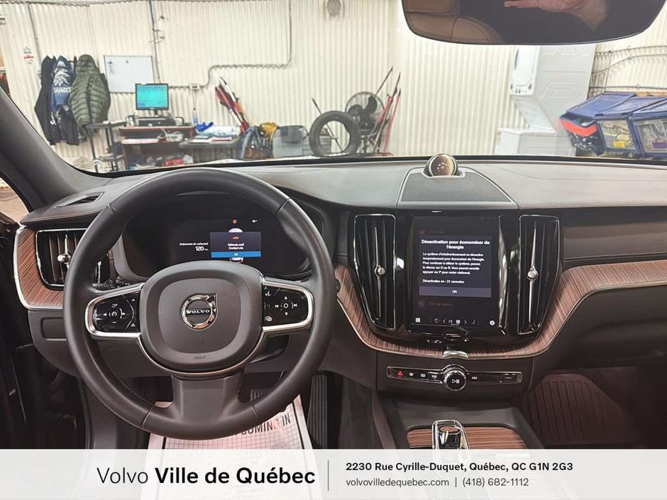 2023 Volvo XC60 Ultimate Dark B6-17