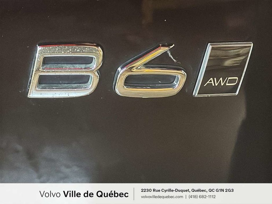 2023 Volvo XC60 Ultimate Dark B6-9