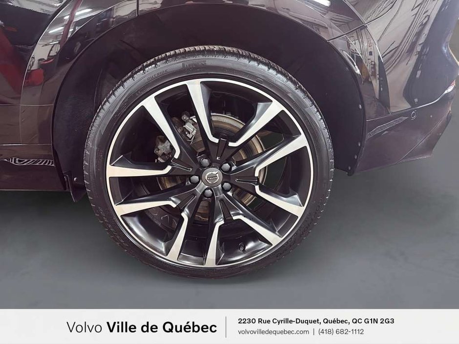 2023 Volvo XC60 Ultimate Dark B6-8