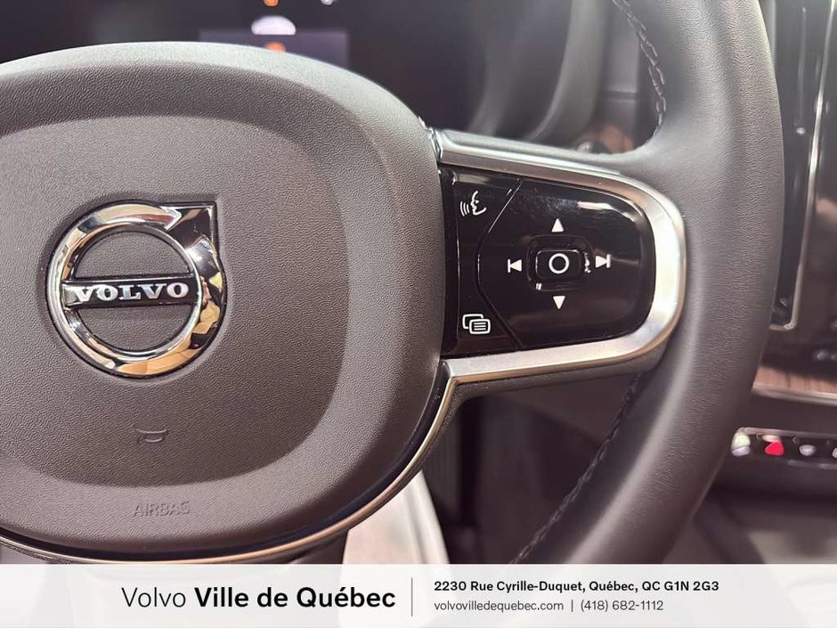 2023 Volvo XC60 Ultimate Dark B6-18