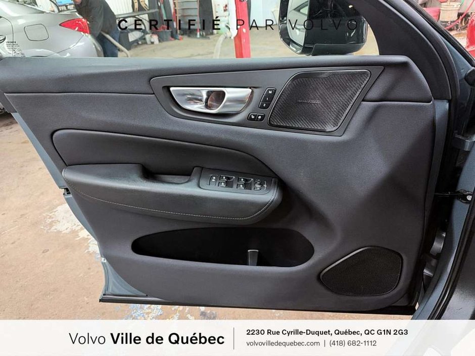 Volvo XC60 Plus Dark B6 2023-19