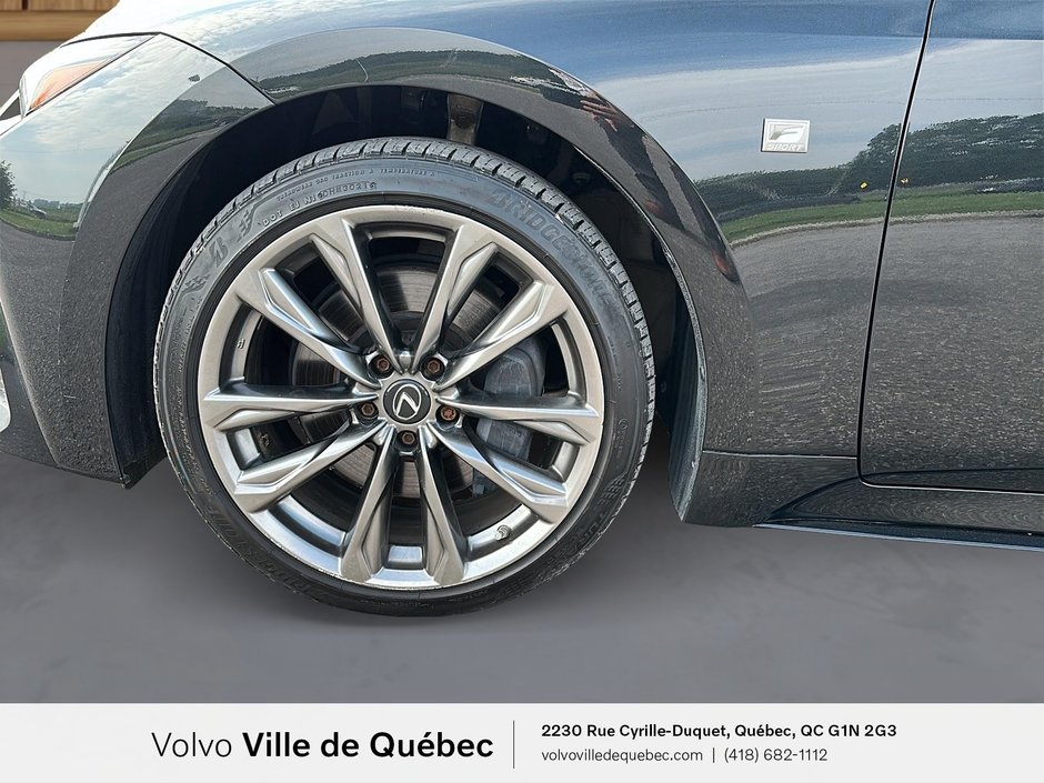 Lexus IS 300 2021-5