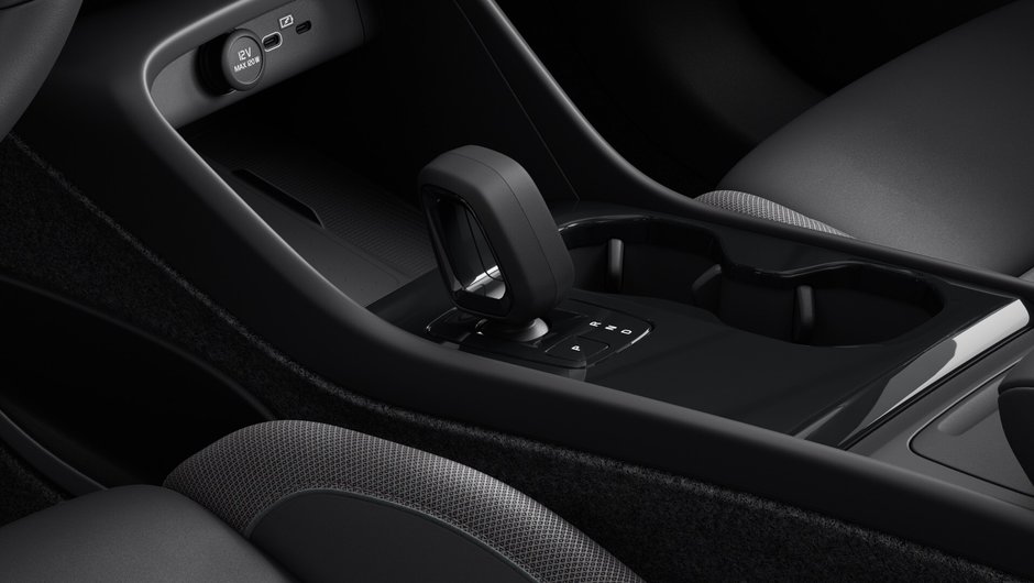 2025 Volvo EX40 ULTRA-8