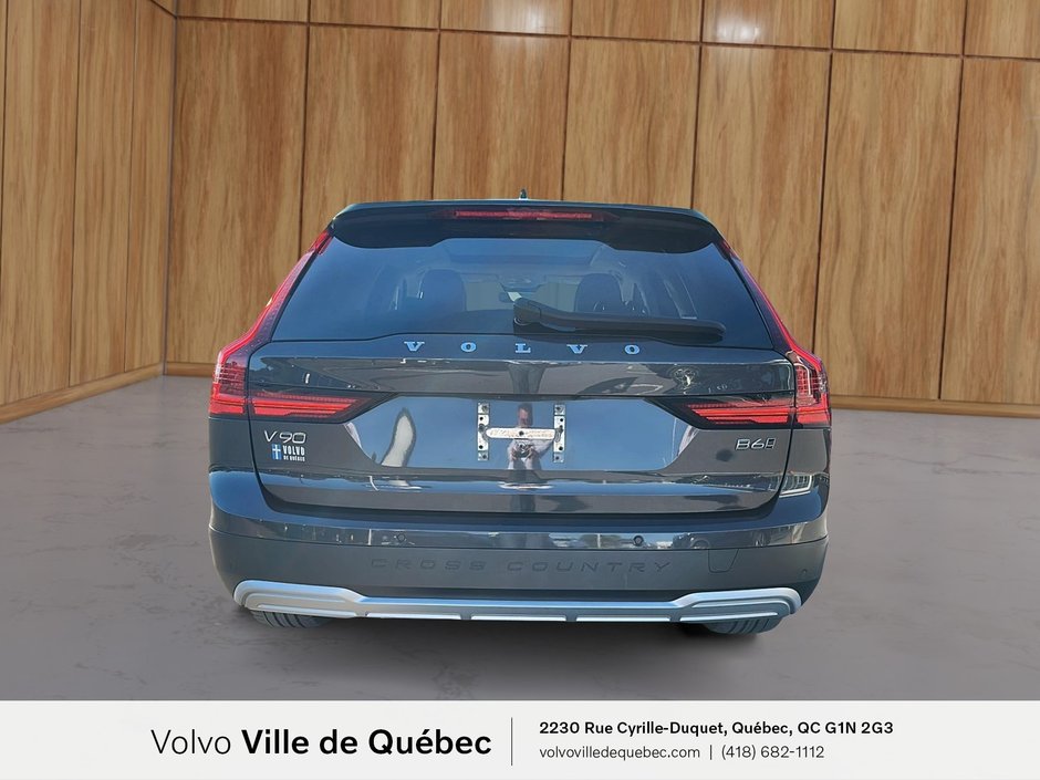 2022 Volvo V90 Cross Country B6-3