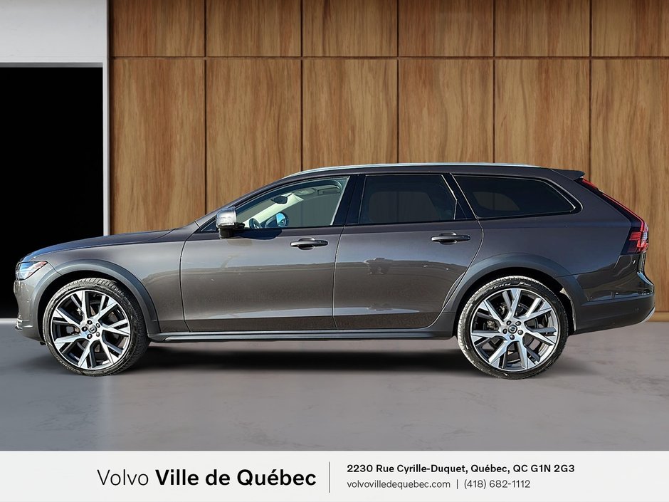 2022 Volvo V90 Cross Country B6-4