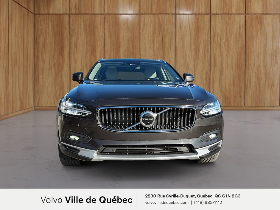 2022 Volvo V90 Cross Country B6-1