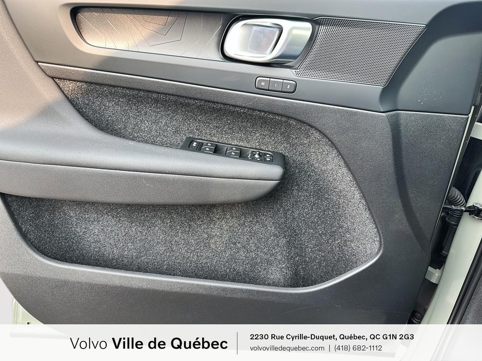 Volvo XC40 Recharge Pure Electric Plus 2023-17