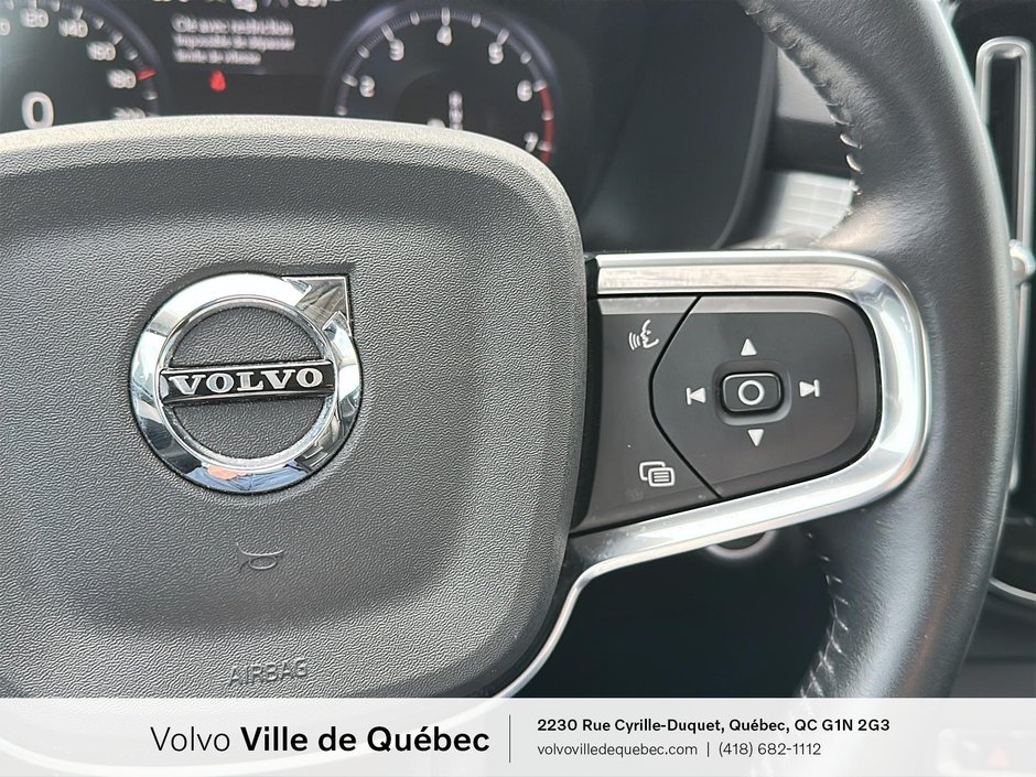 Volvo XC40 Momentum 2021-15
