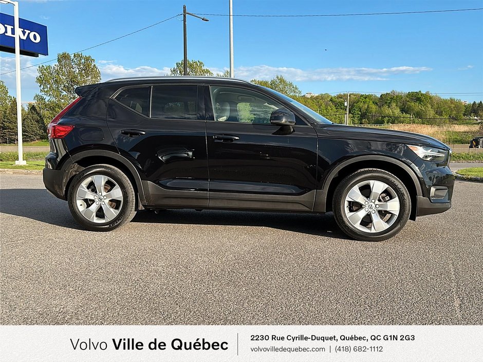 2021 Volvo XC40 Momentum-2