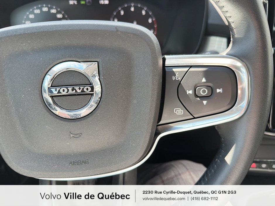 Volvo XC40 Momentum 2021-13