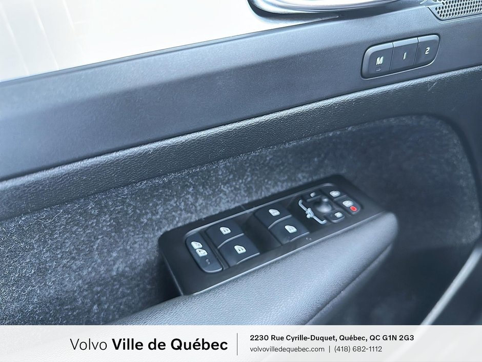Volvo XC40 Momentum 2021-17