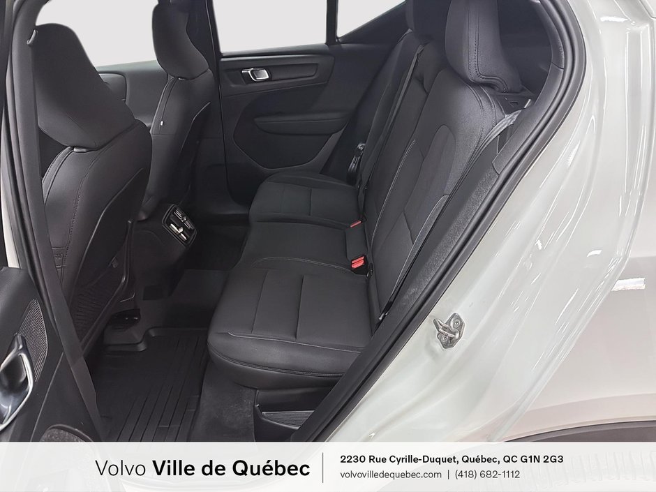 2022 Volvo XC40 Momentum-9