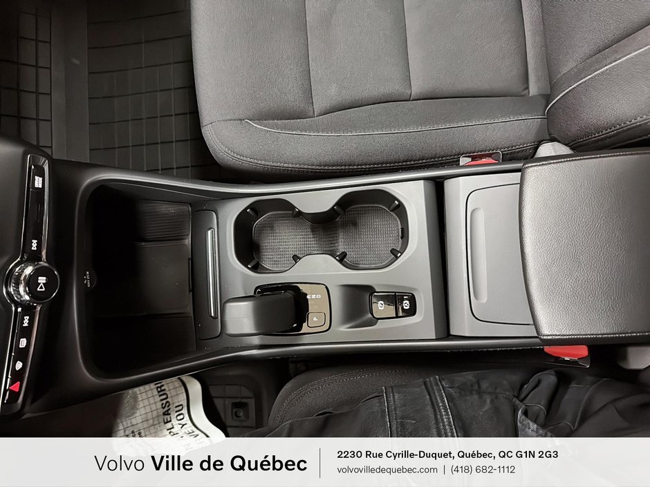 2022 Volvo XC40 Momentum-19