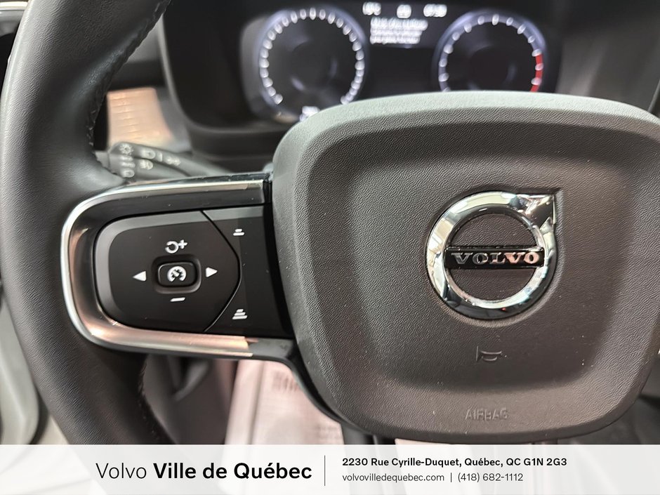 2022 Volvo XC40 Momentum-13