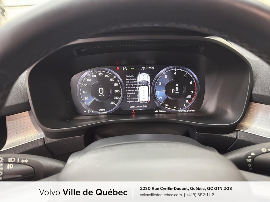 2022 Volvo XC40 Momentum-14