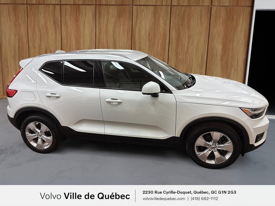2022 Volvo XC40 Momentum-2