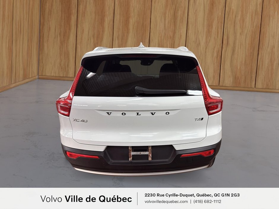 2022 Volvo XC40 Momentum-3
