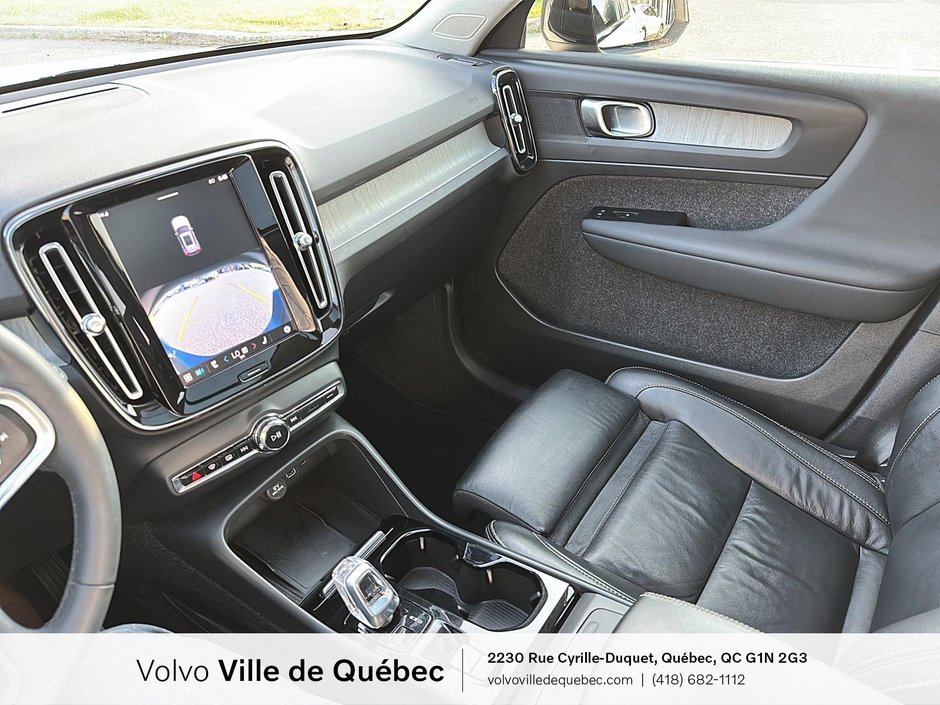 2023 Volvo XC40 Plus Dark Theme-17