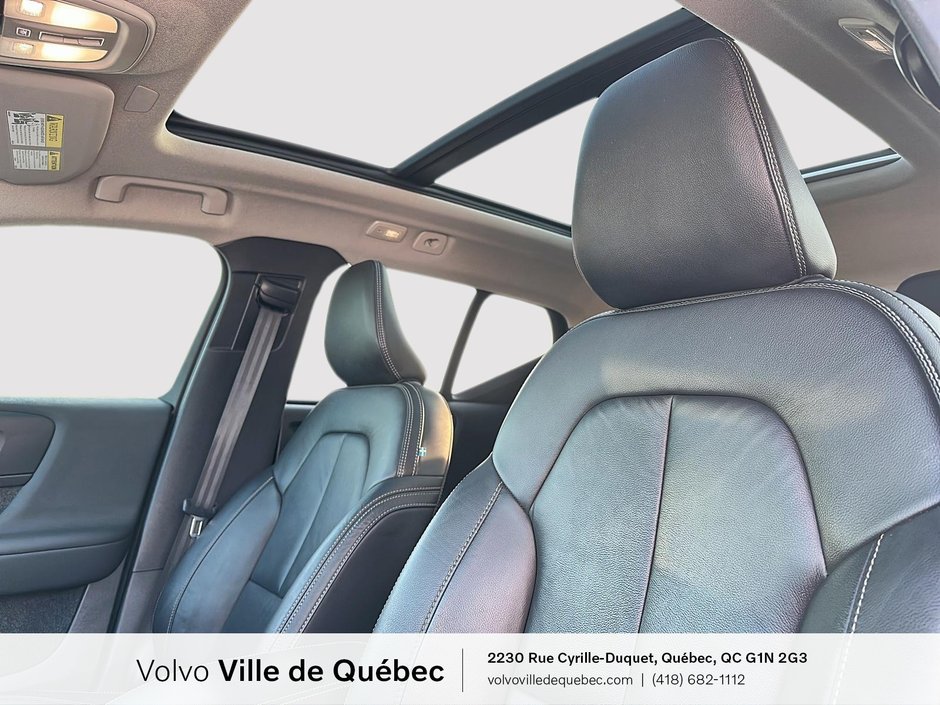 2023 Volvo XC40 Plus Dark Theme-7