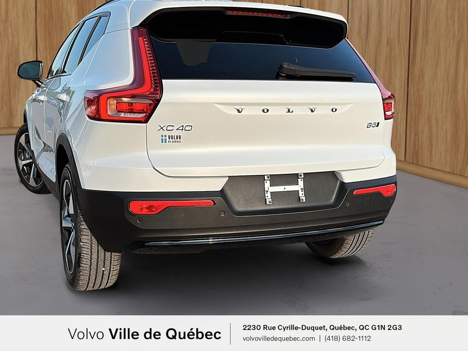 2023 Volvo XC40 Plus Dark Theme-4