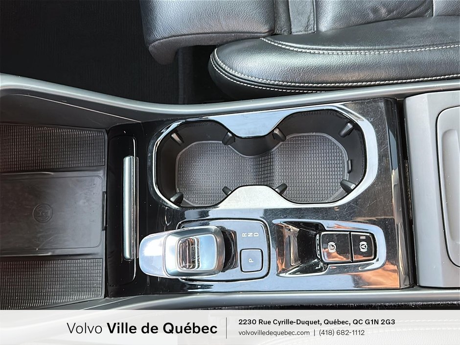 2023 Volvo XC40 Plus Dark Theme-16