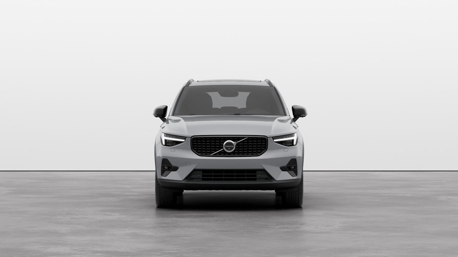 2025 Volvo XC40 ULTRA DARK THEME-2